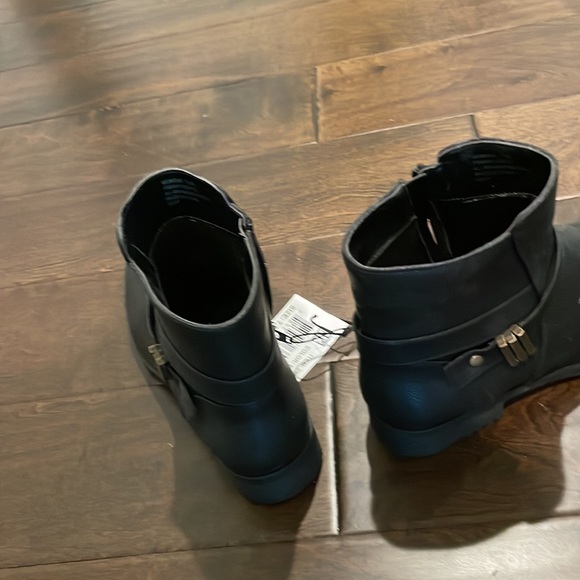 NWT LAUNDRY LIST pleather ankle boots 🥾 - Picture 4 of 6